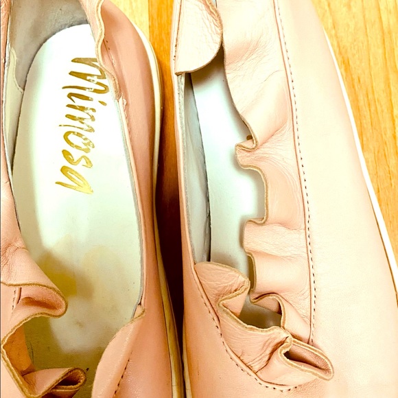 Mimosa shoes size 37 but 38 can wear it too. It is stretching. Pink - Picture 3 of 4